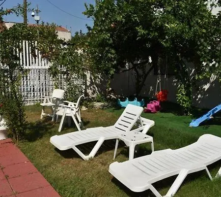 Sun Helios Garden לימנאס